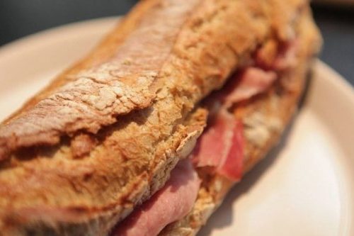 Pane fatto in casa baguette