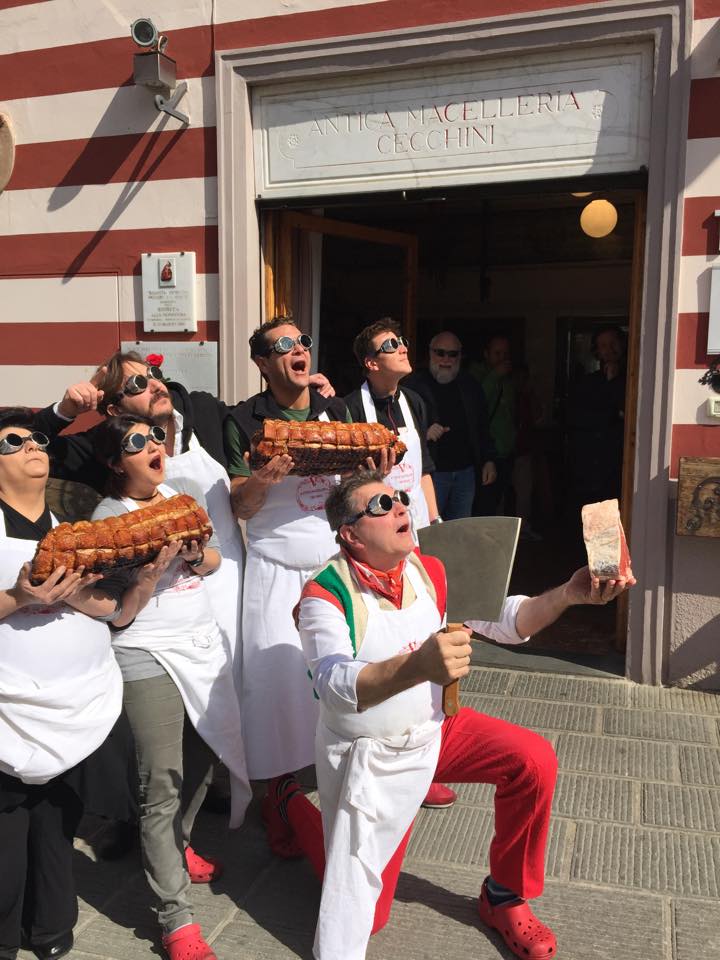 Panzano in Chianti. L’eclissi della porchetta laurea campione il macellaio Cecchini