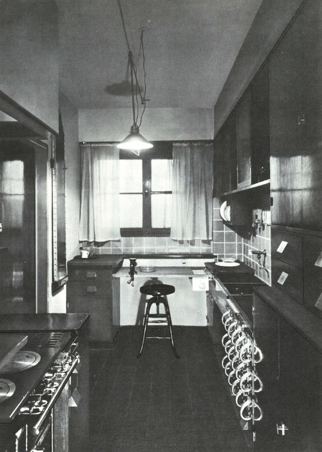 MargareteSchütte-Lihotzky_FrankfurtKitchen_Frankfurt_Germany_1926_ArchivalPhoto-web