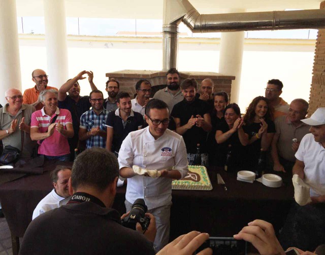 Gino Sorbillo inaugura centro Don Milani