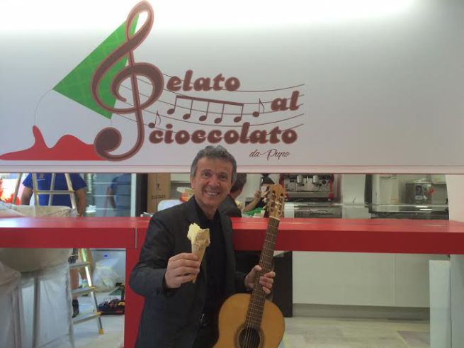 Pupo apre una gelateria e non resiste: la chiama Gelato al Cioccolato