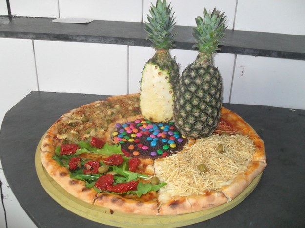pizza ananas