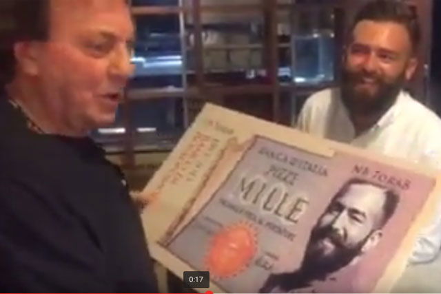 Video. Tullio De Piscopo suona la musica della pizza