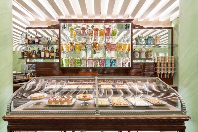 pasticceria Marchesi vetrina