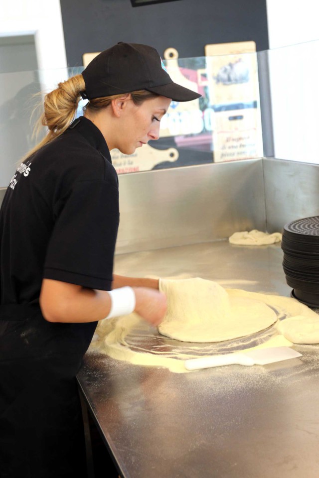 preparazione pizza domino's fallimento