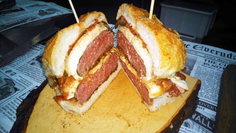 Hamburger: lo stile post industriale del Pubbrick di Frattamaggiore