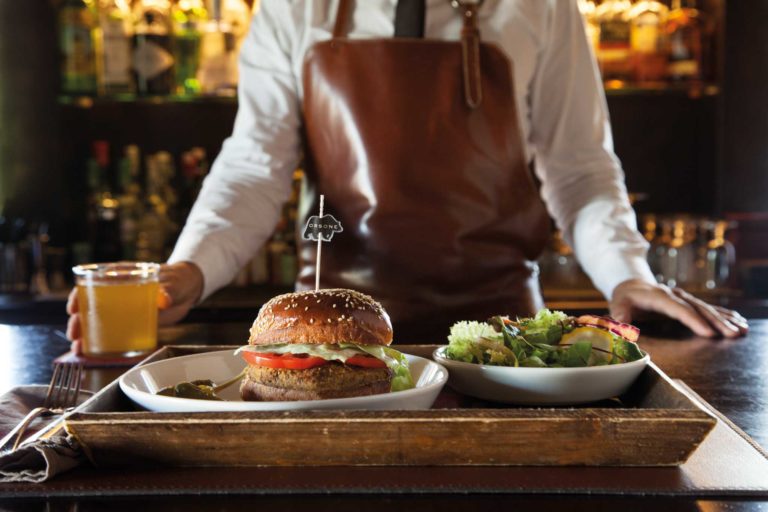 Hamburger. Joe Bastianich vi spiega come farlo veggie nel suo nuovo libro