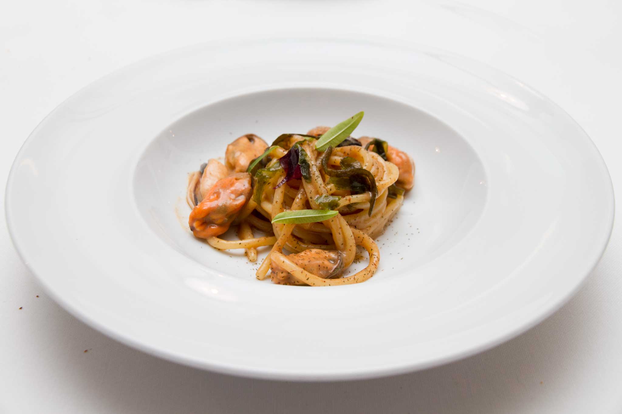 spaghettoni cozze peperoncino