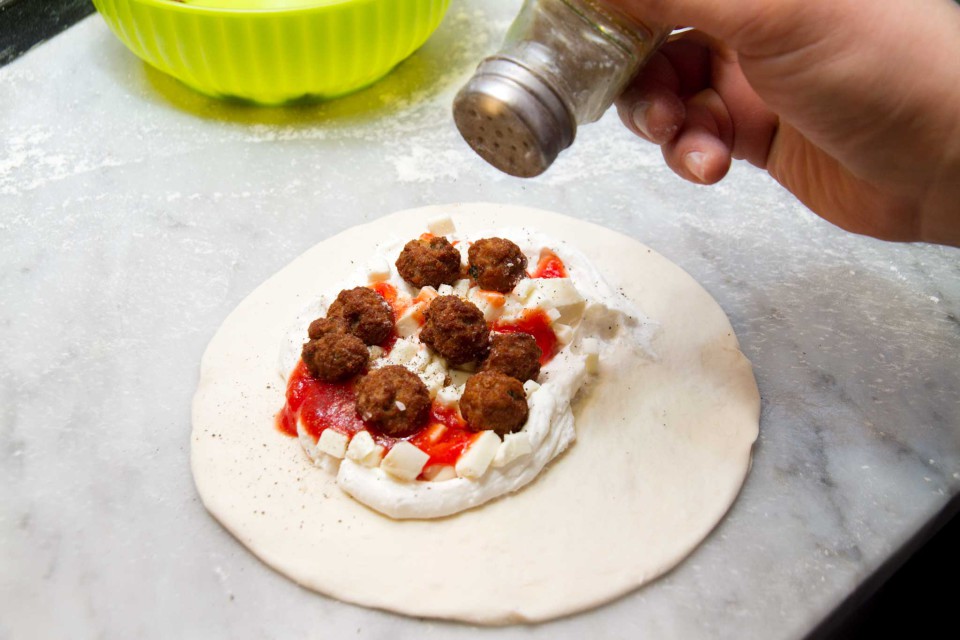 preparazione pizza fritta Sorbillo 4