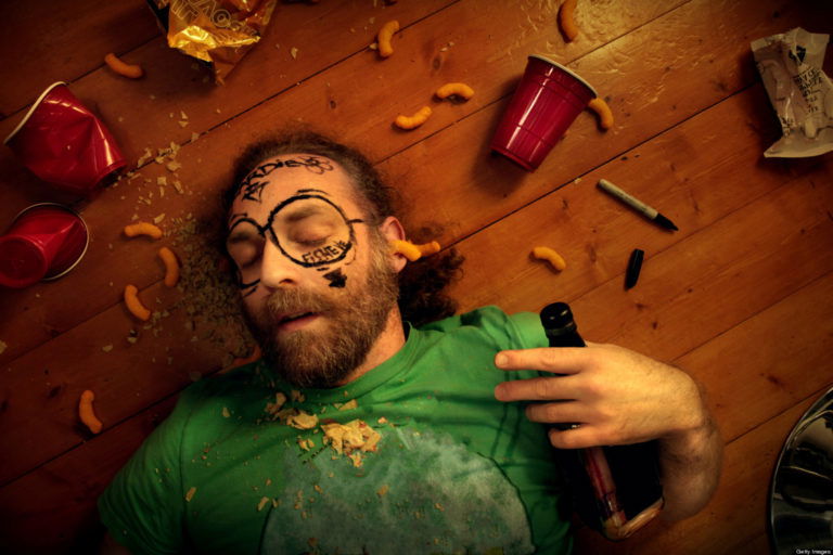 Tutto il mondo soffre di sbornia: ecco i rimedi all&#8217;hangover