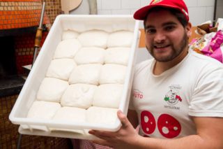 Carlo Sammarco è ora da solo al comando della pizzeria di Aversa