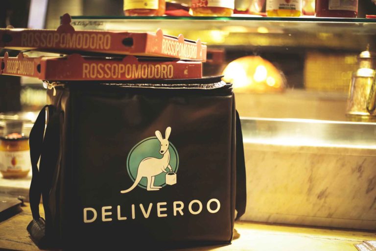 Delivery. Consegna a domicilio senza contatto per Deliveroo