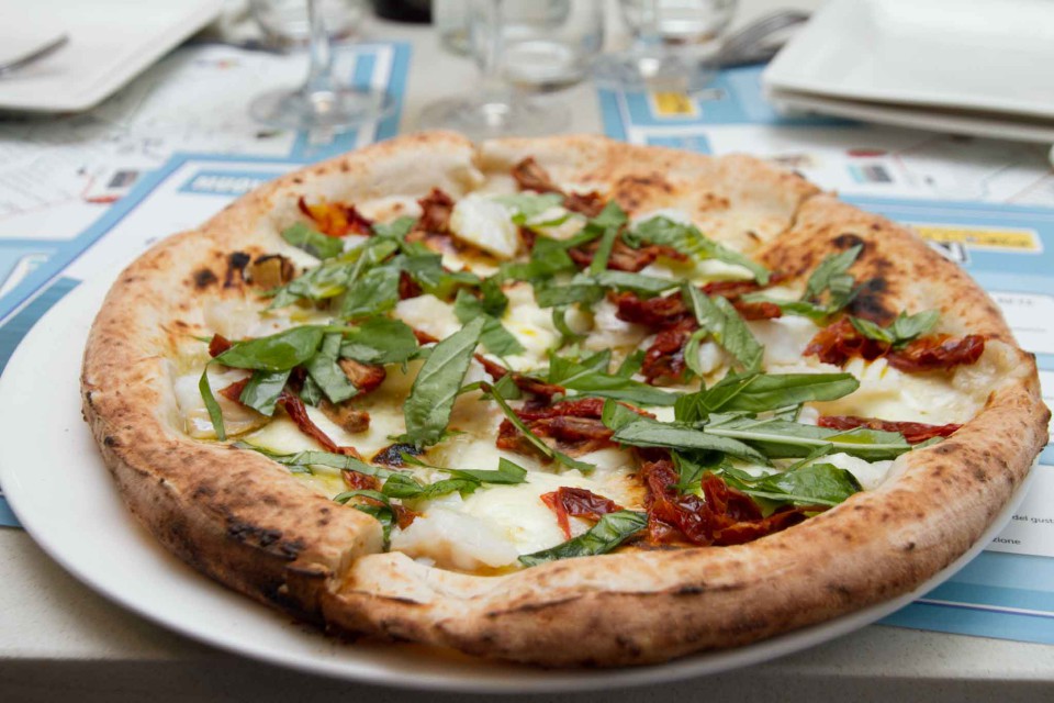 pizza Giulia pomodorini stracciata rucola