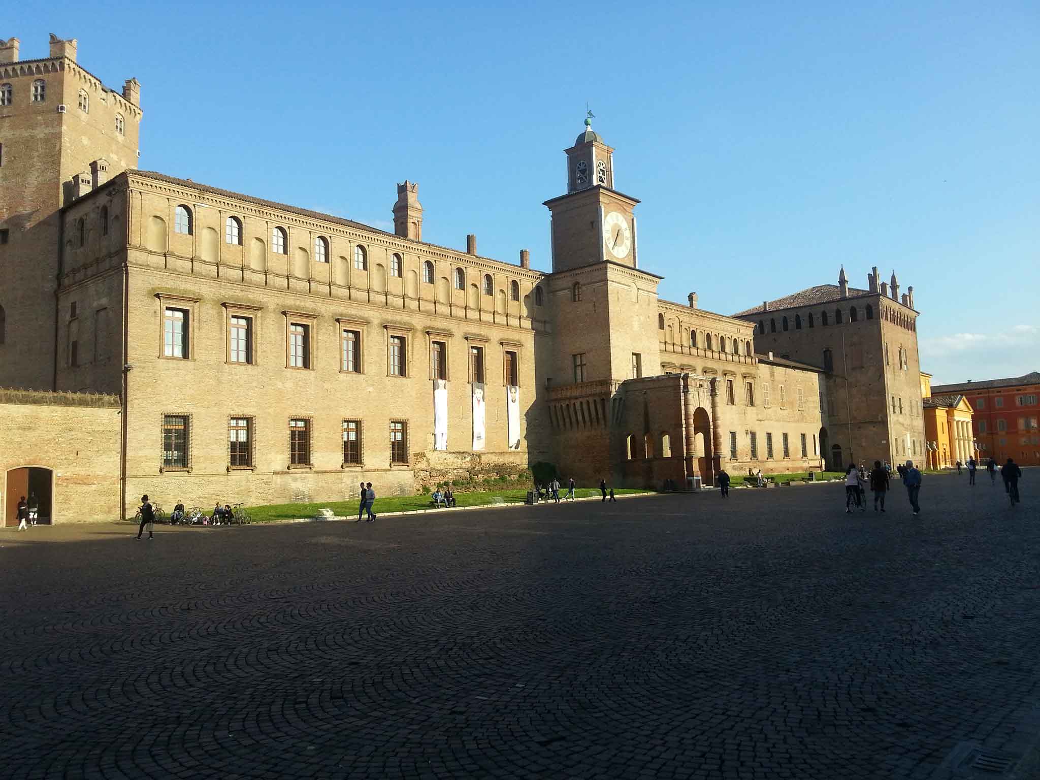 carpi piazza dei martiri