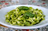 Tagliatelle con pesto fatto in casa