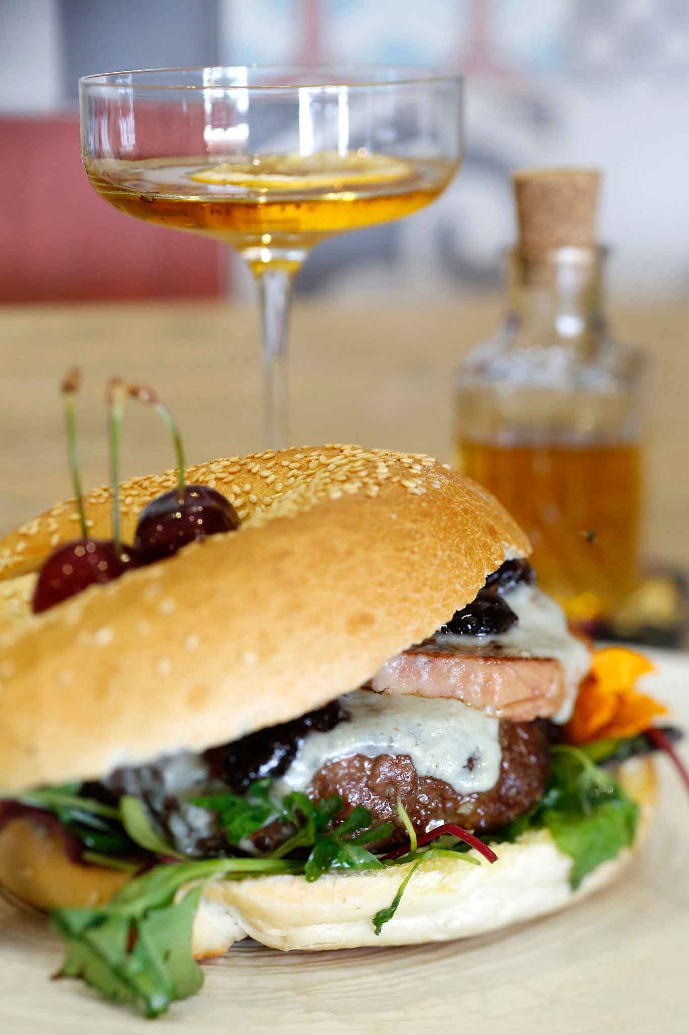 hamburger e cocktail