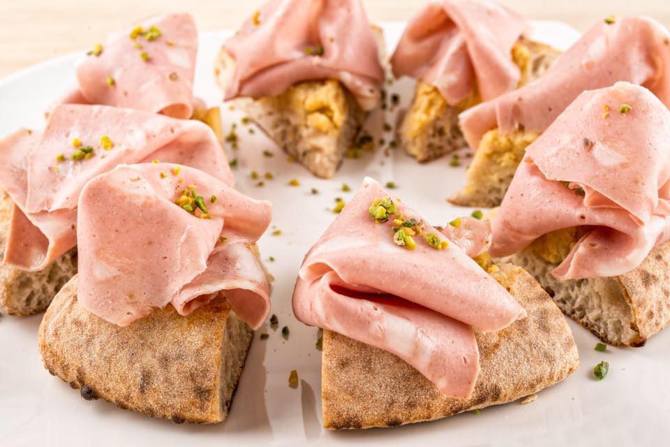 pizza mortadella