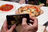 Pizza in teglia fatta in casa ricetta perfetta foto telefonino