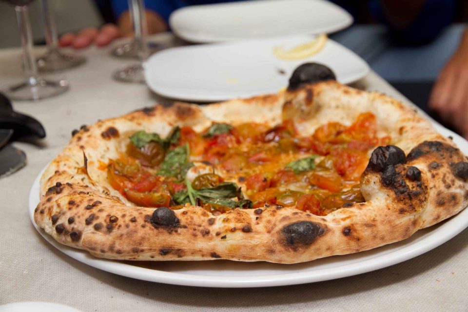 pizza pomodorini neri