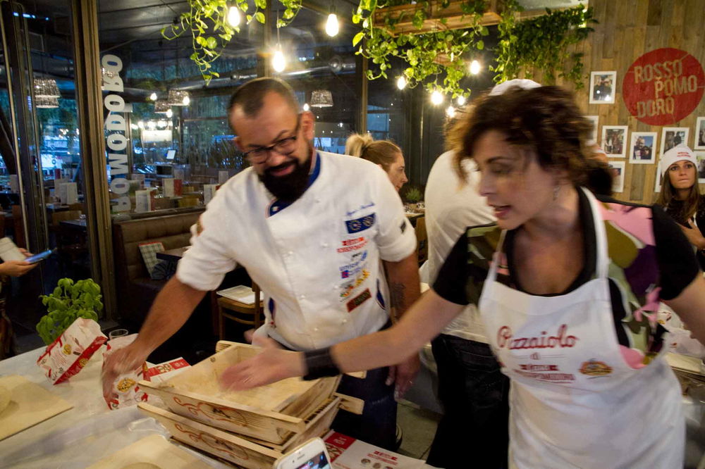 I segreti per fare la pizza napoletana nel forno di casa