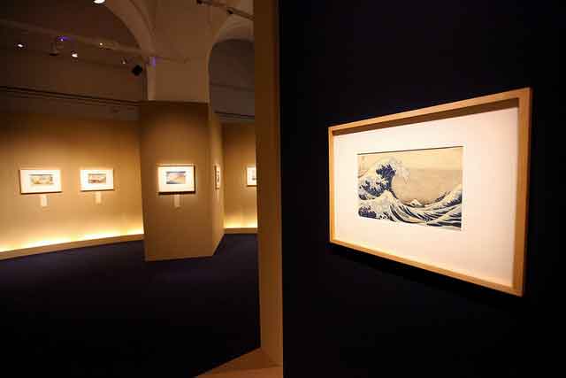 hokusai-onda_allestimento