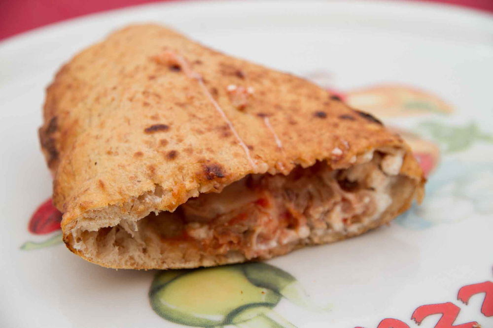 Napoli. La nuova pizza fritta di Teresa Iorio che sbarca sul lungomare