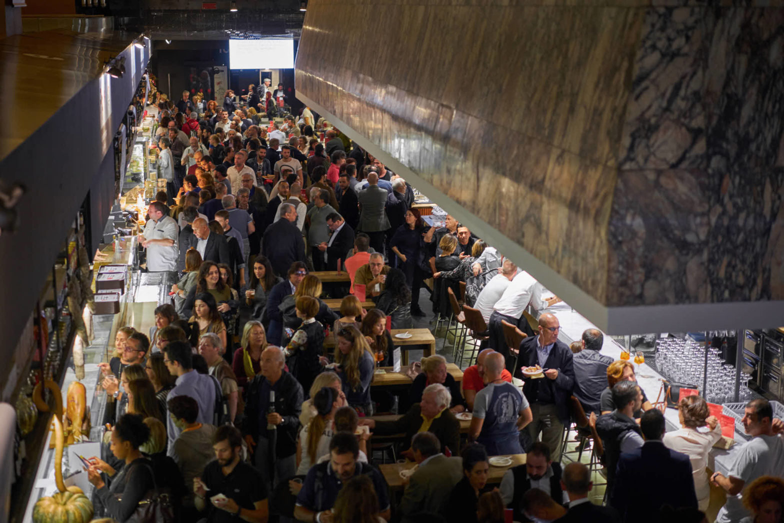 Mercato centrale Roma folla