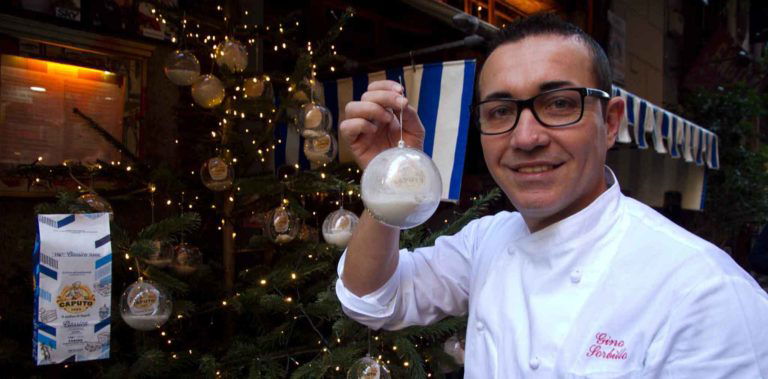 Il video del furto dell’Albero della Pizza di Gino Sorbillo che ne ha preparato uno nuovo