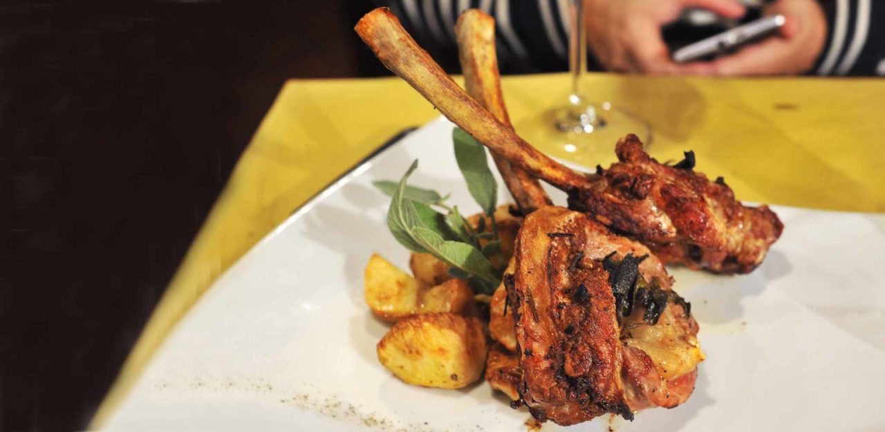 Toscana. Carne e ancora carne ad ottimo prezzo all’osteria AnoniMax nelle Crete Senesi