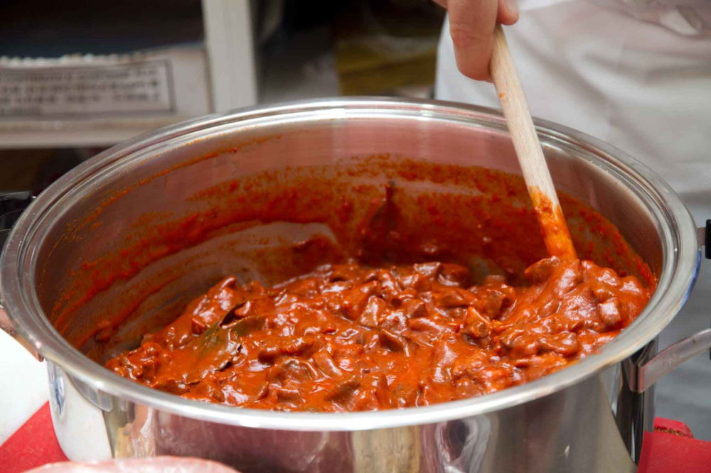 La ricetta perfetta del soffritto napoletano per fare la zuppa forte di maiale
