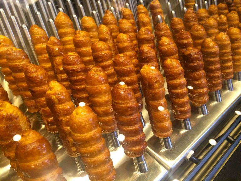 Guerra dei Pizzaioli: il cannone su Parthenope e la tavola dei 500