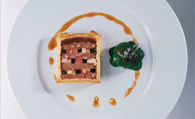 Pasti presidenziali. Svelato il menu di Trump e Macron al Jules Verne di Alain Ducasse