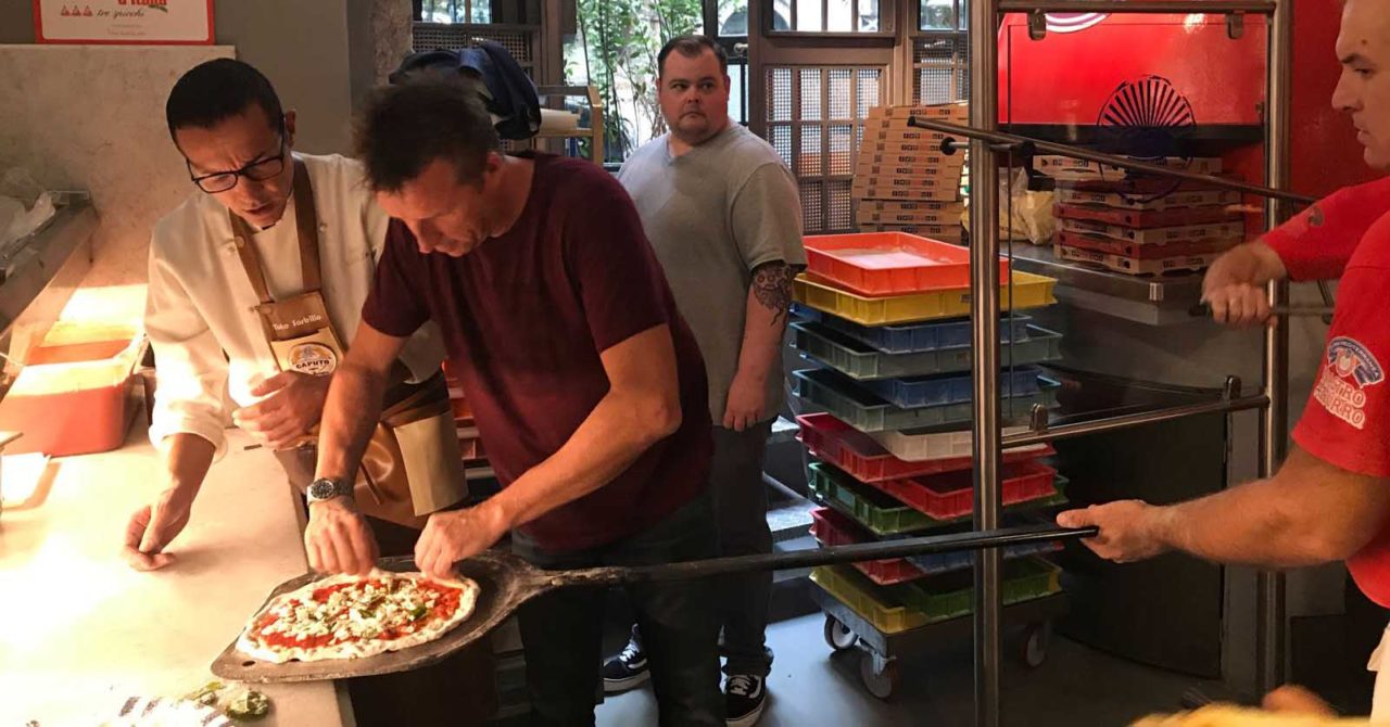Pizza a 4 mani. Lo chef Marc Murphy da Gino Sorbillo per una jam session fritta e al forno