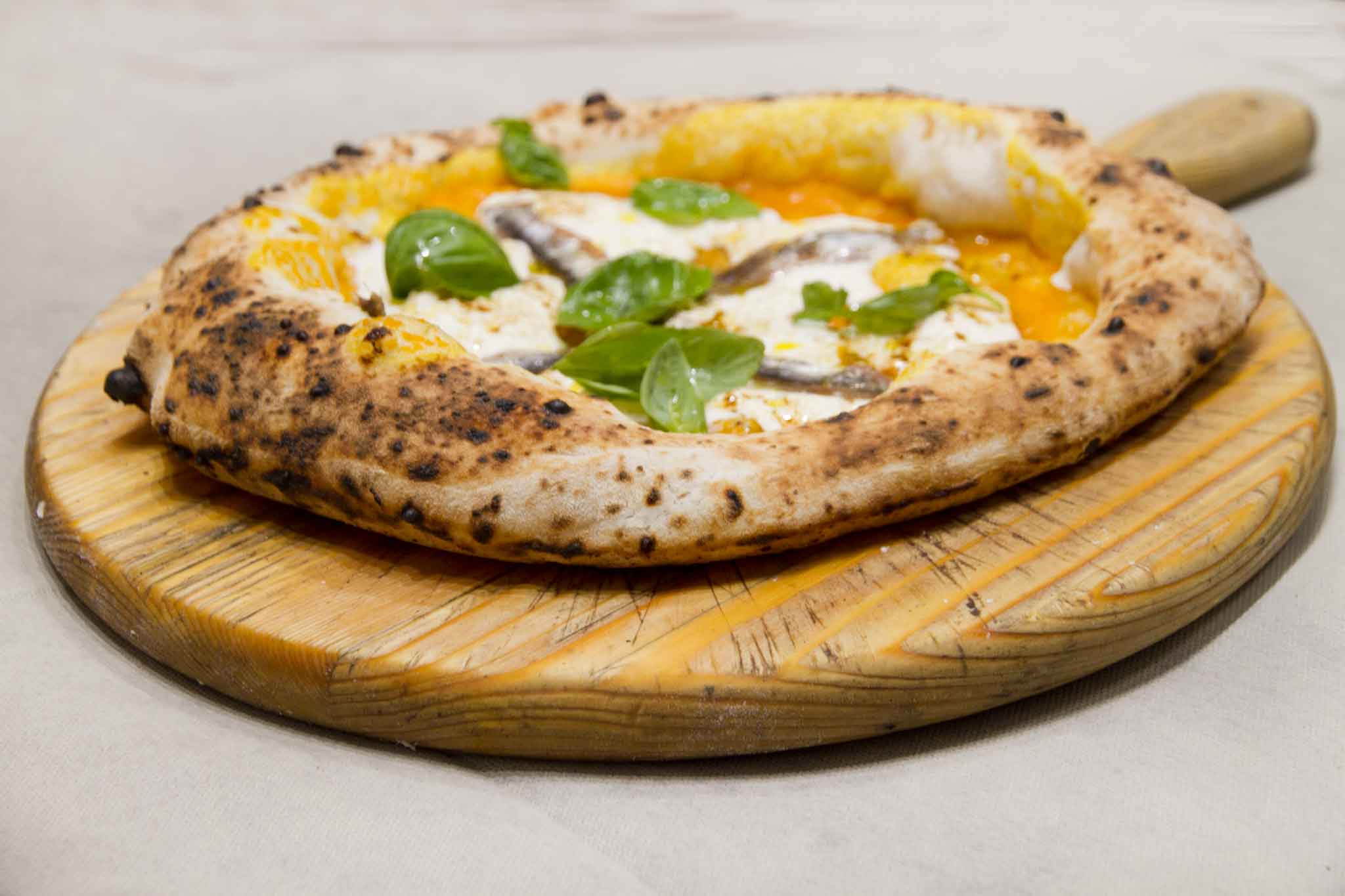 Pizza della Settimana liquirizia, zucca e burrata de I Masanielli a