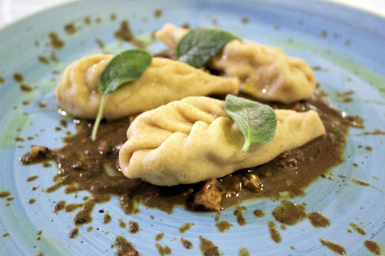 Sicilia. Il ristorante Ornato ti stupisce per il pesce e l’omaggio ai culurgiones