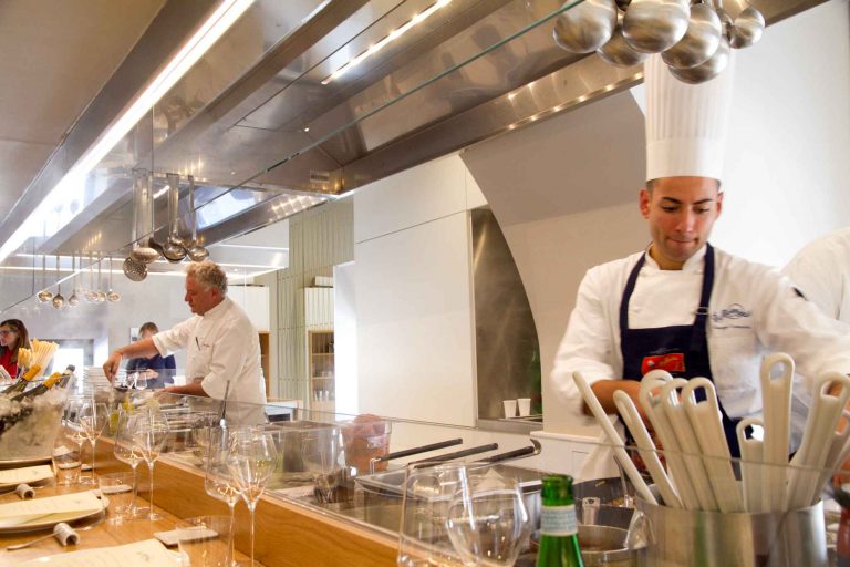 Napoli. Sea Front Di Martino Pasta Bar, il format innovativo che emoziona