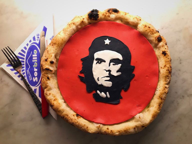 Pizza. Gino Sorbillo lancia la mostra di Che Guevara con il fratello Ramiro
