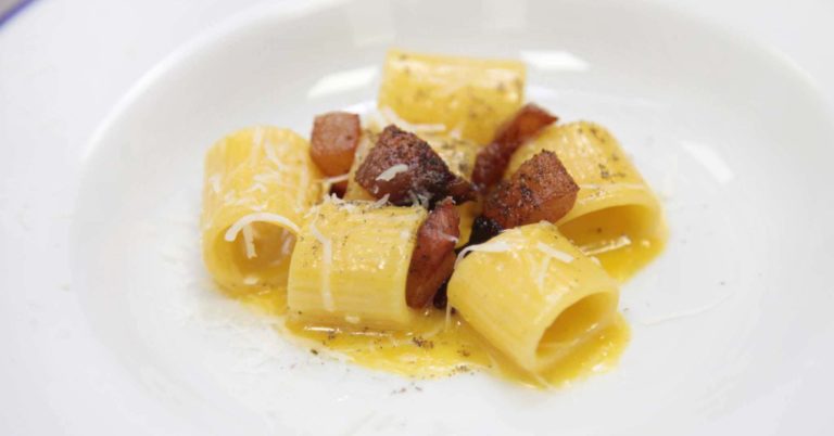 Da carbonara a tiramisù, i 7 sfregi dei piatti italiani in Italia che sono peggio degli errori da non fare