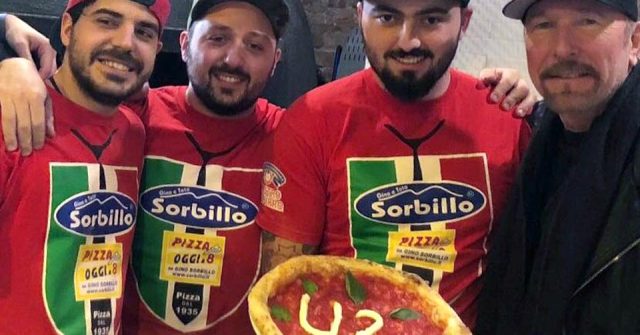 Pizza. Anche gli U2 vanno alla pizzeria di Gino Sorbillo a New York