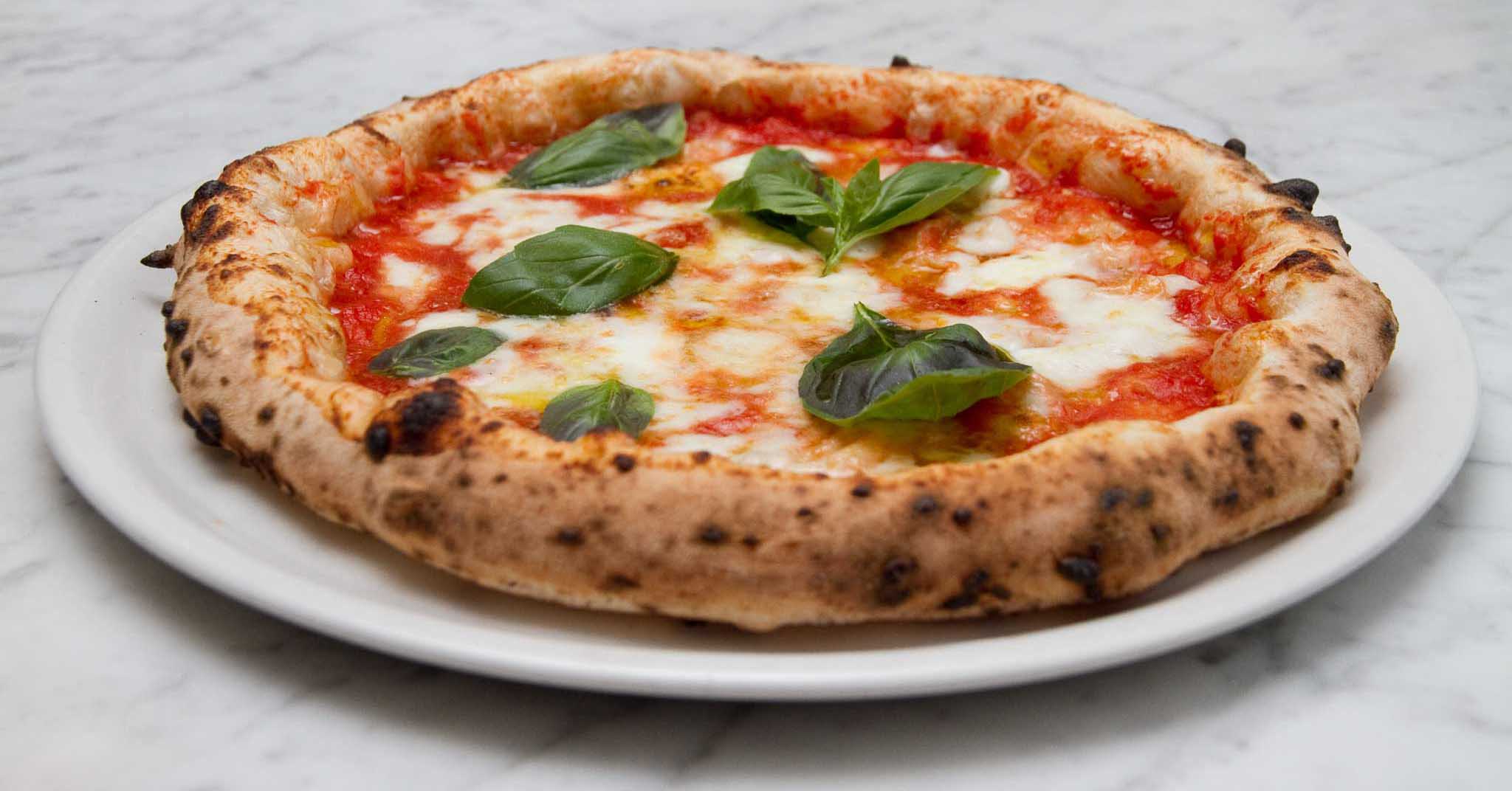 Pizza napoletana. La storia dagli albori ad oggi