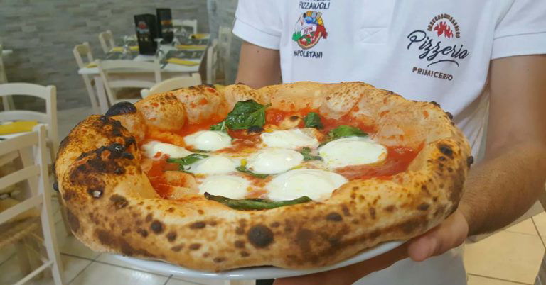 Pizza gratis da Gennaro Primicerio per festeggiare la vittoria del Napoli