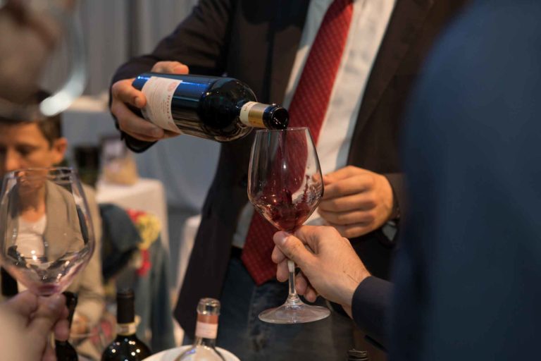 Gli Italiani sarebbero innamorati dei vini fermi del proprio Paese