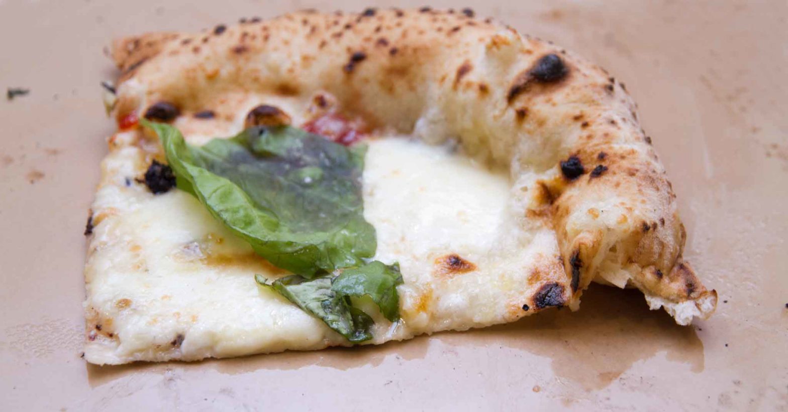 Pizza in teglia fatta in casa ricetta perfetta spicchio