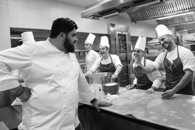 La prima volta di Antonino Cannavacciuolo in un outlet