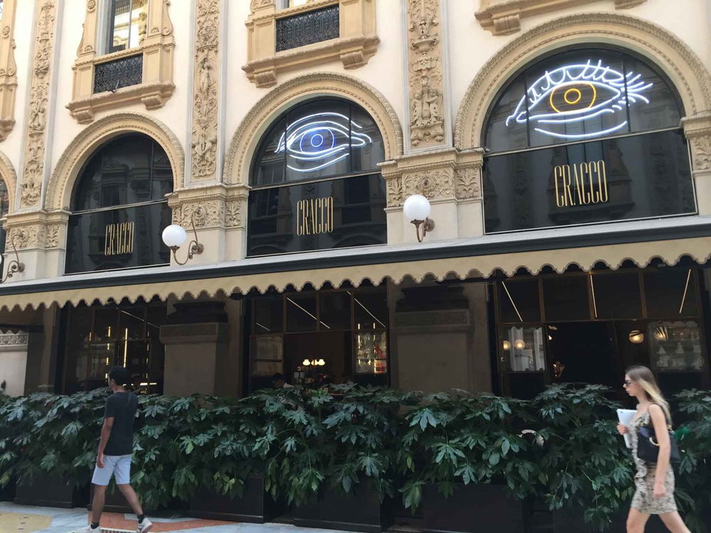 Milano. Cracco apre un nuovo bistrot e per non dare nell'occhio cambia gli occhi in Galleria