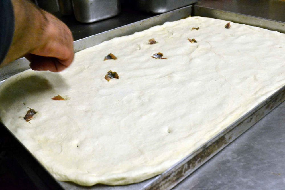 Focaccia messinese ricetta acciughe