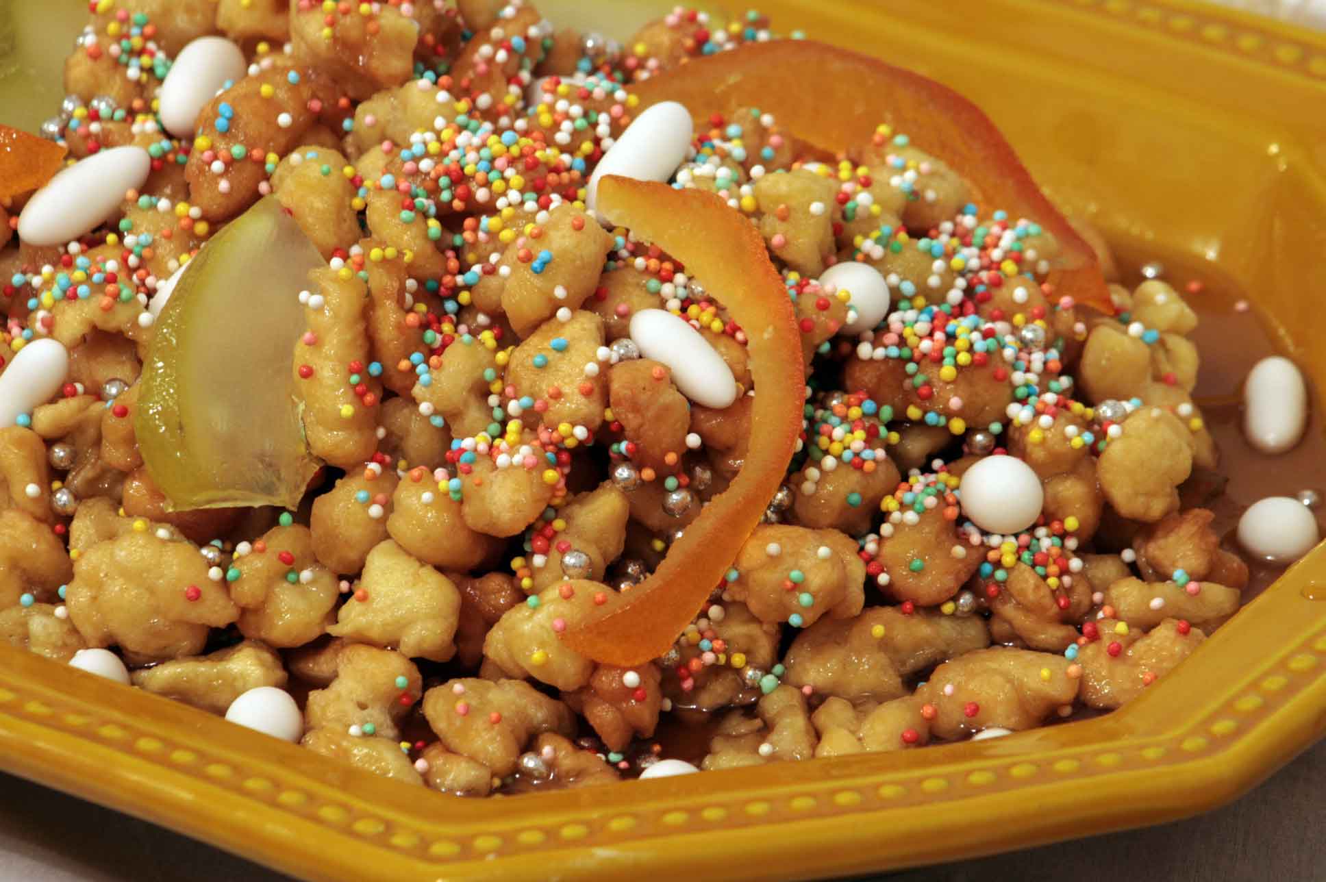 Struffoli Di Natale.Napoli 15 Ricette Di Struffoli Per Dire Che Il Natale E Arrivato