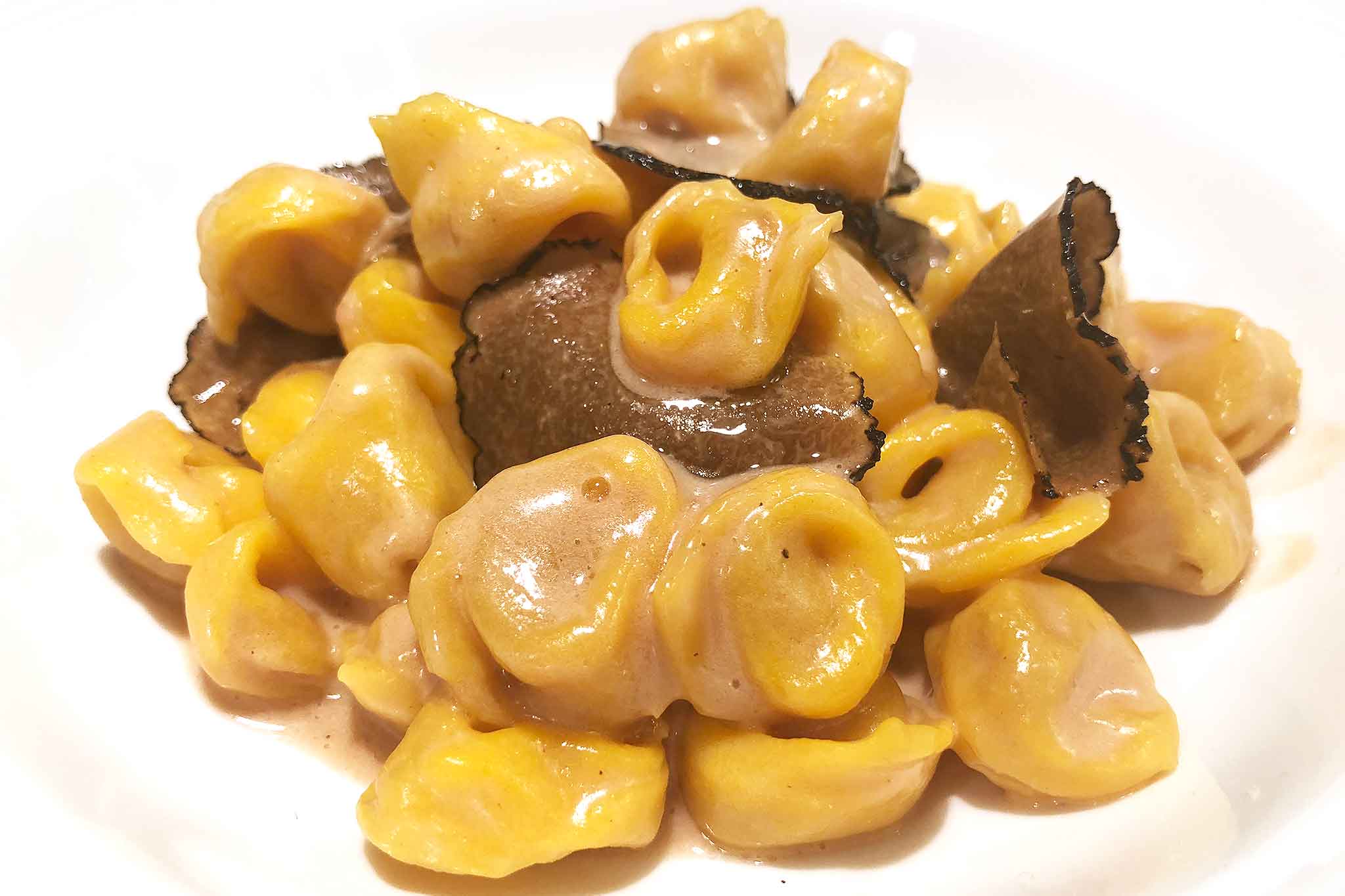 Cappelletti-di-cinta-senese-burro-nocciola-tartufo-bianco.jpg