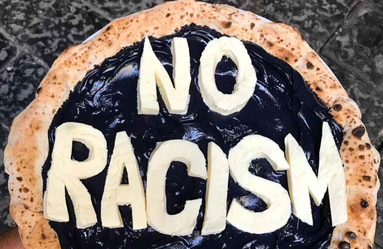 Gino Sorbillo sempre più nero con la pizza contro il razzismo