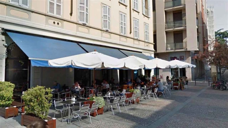 Monza. Critica il Caffè Zucchi e il gestore lo insulta: “Non tollero i culattoni froci”